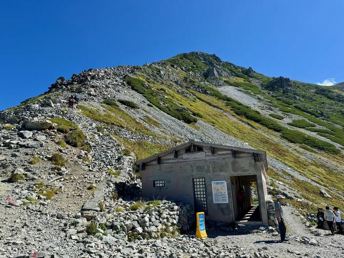 立山　立山連峰　雄山　日本百名山　日本三霊山　立山黒部アルペンルート　一の越　公衆トイレ