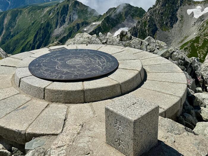 立山　立山連峰　雄山　日本百名山　日本三霊山　立山黒部アルペンルート　頂上三角点