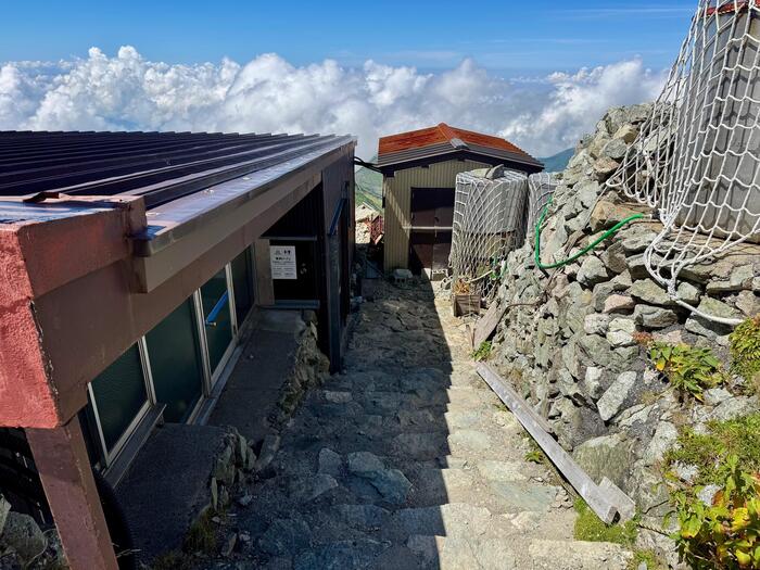 立山　立山連峰　雄山　日本百名山　日本三霊山　立山黒部アルペンルート　雄山神社　公衆トイレ