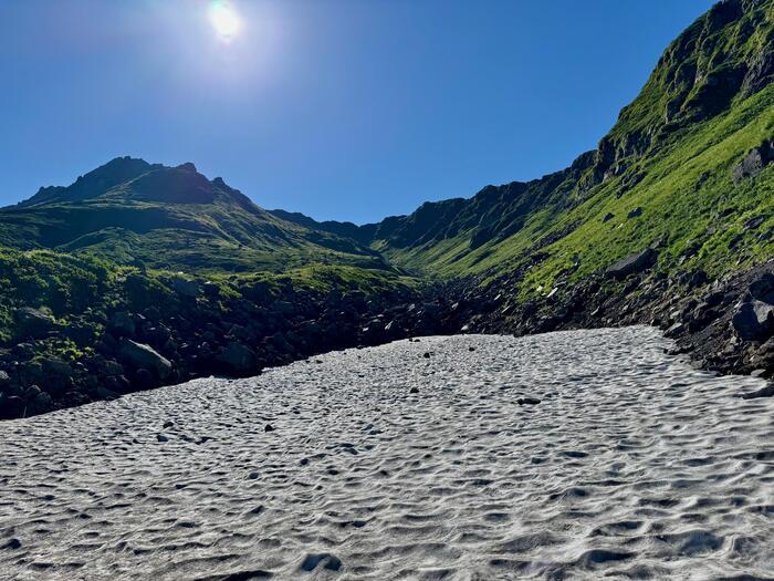 鳥海山　秋田県　山形県　日本百名山　花の百名山　千蛇谷　雪渓