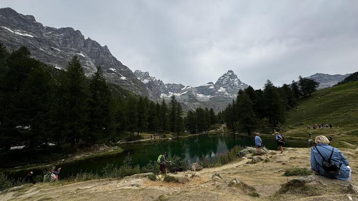ツーリストが集まるスポットでもありますが、それほど混雑はしません