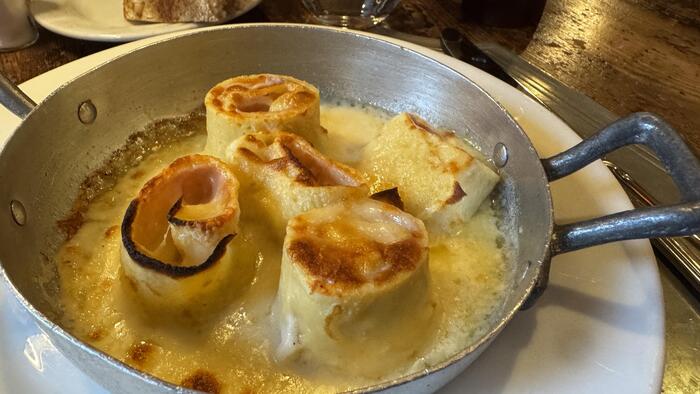 香ばしさとコクにハマるハムとチーズのオーブン焼き