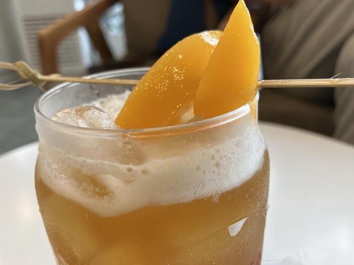 Mega Cafe」でオーダーしたピーチティー