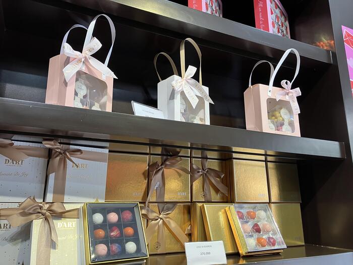ディアートチョコレートの店内に並ぶチョコレート。ディスプレイもおしゃれでした