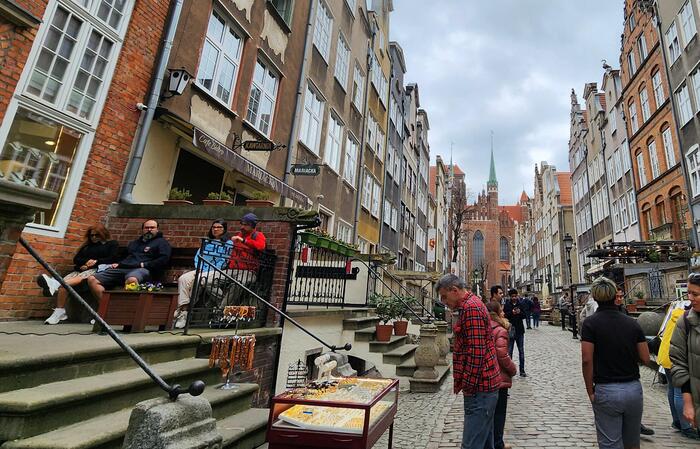 ジュエリーショップが並ぶ琥珀通り