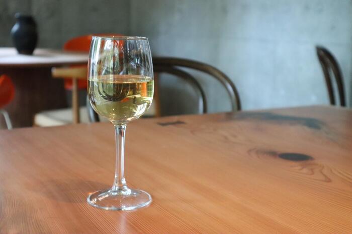 白ワインの入ったグラス
