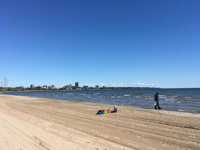 バーリントンビーチで波音を聞く