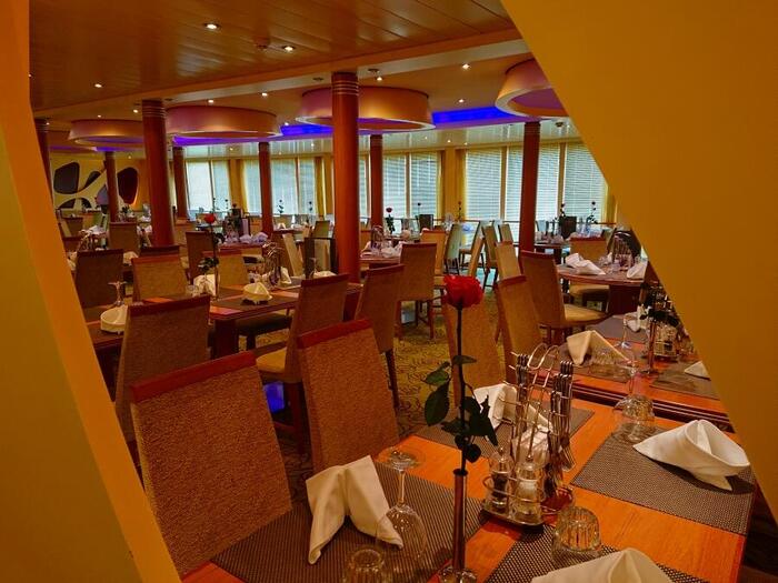 船内レストラン