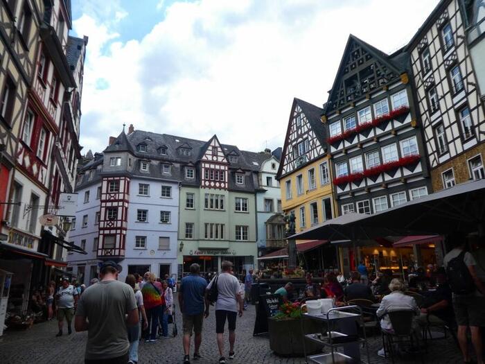 絵本の世界に迷い込んだような可愛い町並みのコッヘム