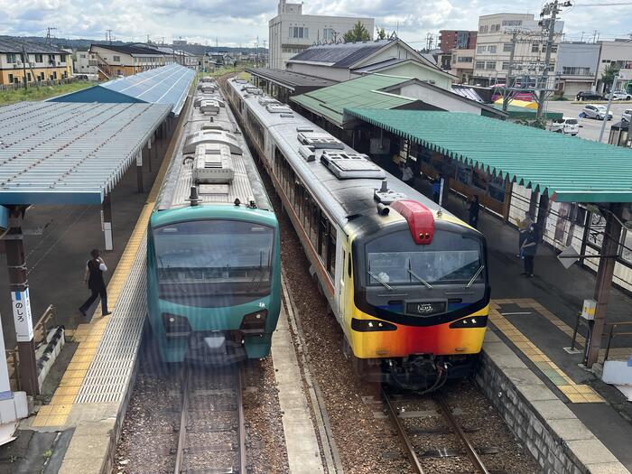 能代駅でくまげら号と出会う