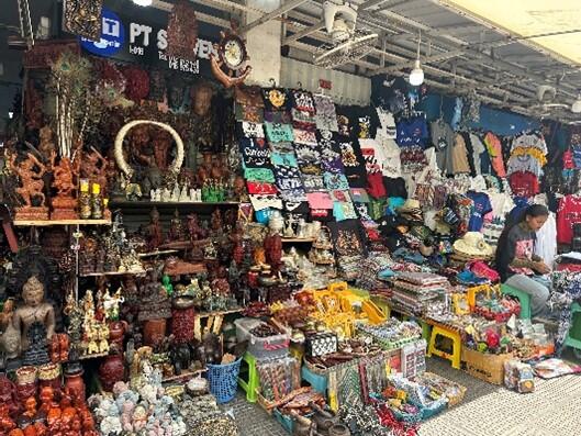 カンボジアデザインのTシャツが人気