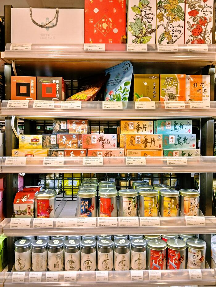 鉄観音、プーアール茶、ジャスミン茶、ウーロン茶などのティーバッグは16香港ドル(日本円約300円)～