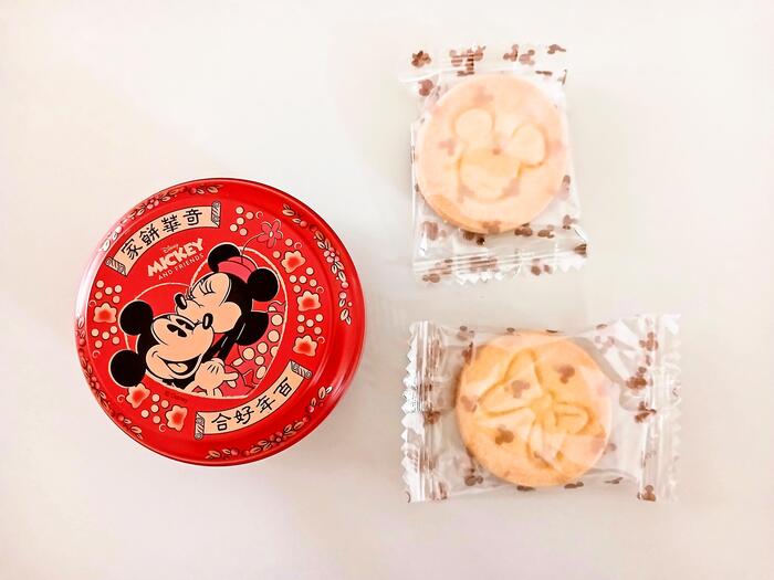 缶も中華風で、ミッキーとミニーのデザインがかわいいクッキー