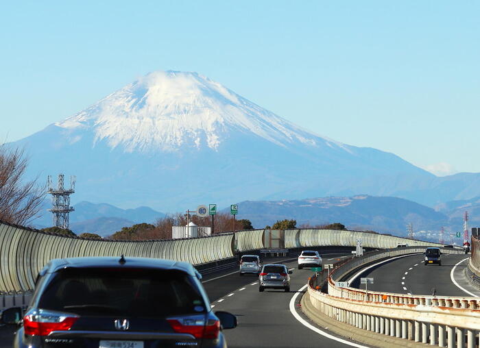 新湘南バイパス（藤沢IC～茅ヶ崎海岸IC）を走行中に目にする富士山