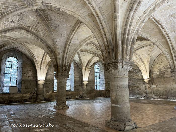 僧侶の建物の内部 