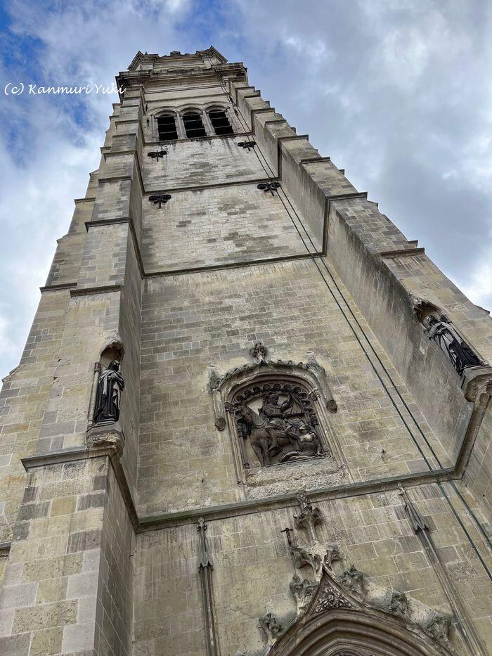 ユネスコ世界遺産に登録されているカンブレの鐘楼 