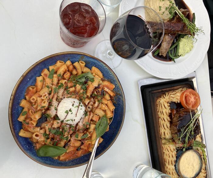 Plaza Restaurant & Pub