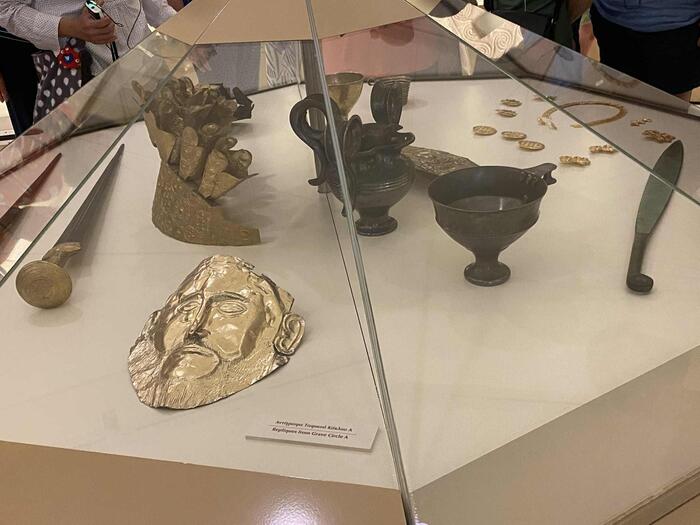＜ミケーネから発掘された副葬品のレプリカ＞