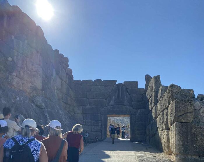 ＜当時の支配層の権力を彷彿とさせる獅子門＞