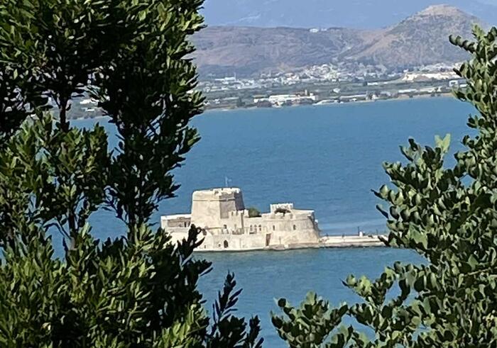 アクロナフプリアから眺めるブルジ要塞