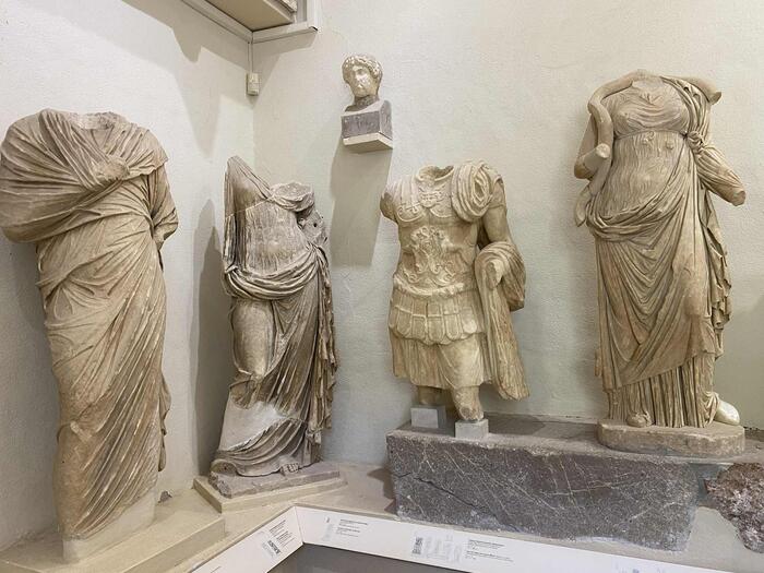 エピダウロスの小さな博物館内の展示