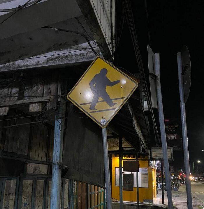 心なしか標識もオラウータン