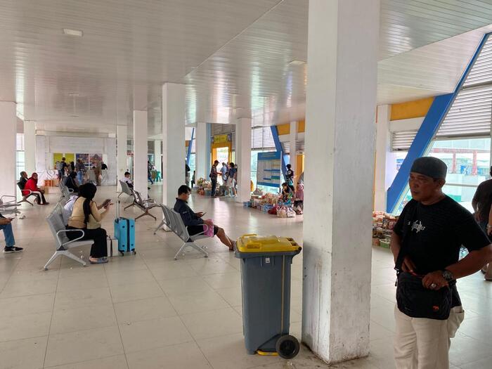 待合室は割と綺麗　