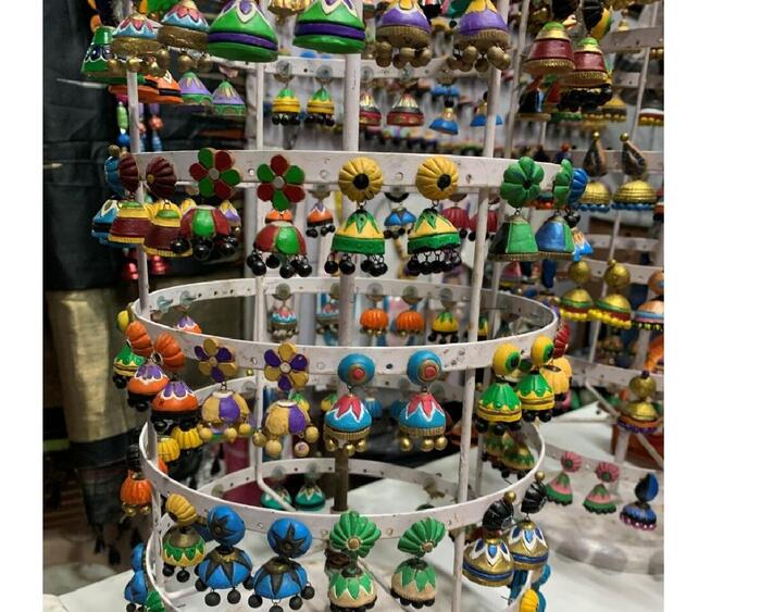 アクセや洋服も｜インドテイストをお土産に