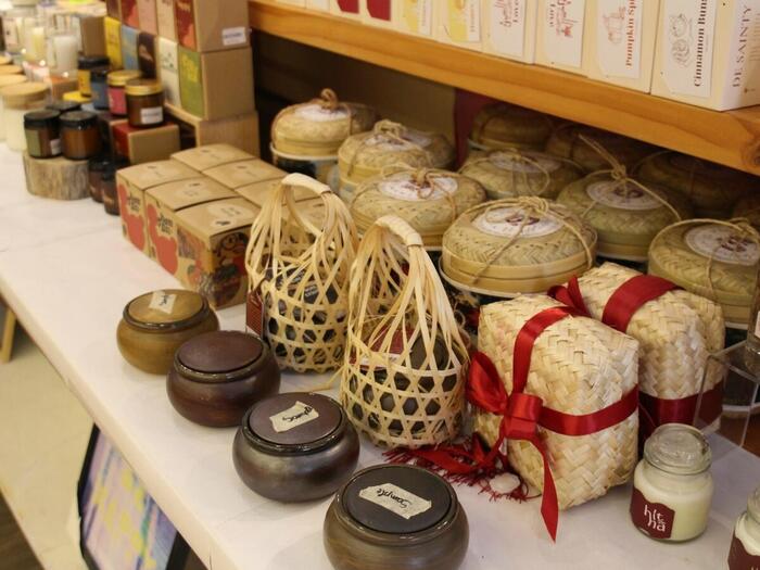 南国の香りを日本に帰国後も楽しめるアロマキャンドルも定番雑貨