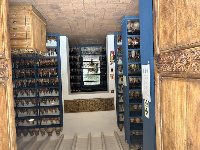 収蔵庫に保管されてある3万点の遺物