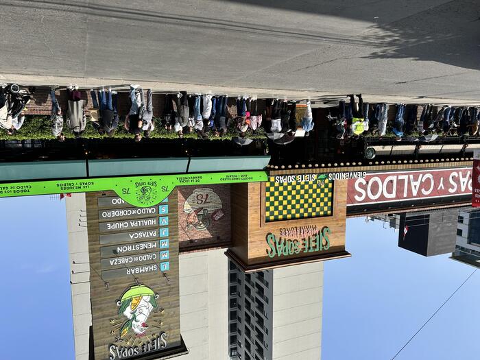 ミラフローレス地区の街のにぎわい