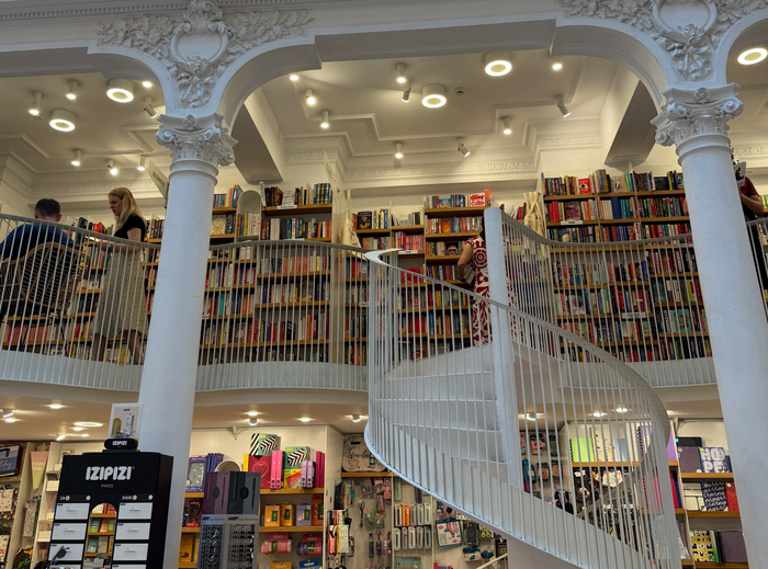 Carturești Carusel　店内 