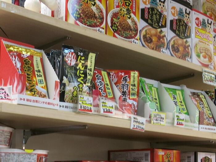 コーミが味仙とコラボした調味料