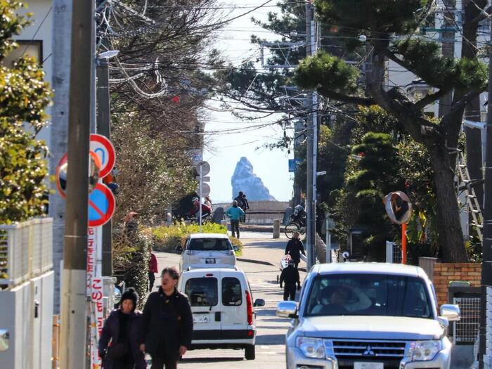 ラチエン通りから眺める「烏帽子岩」