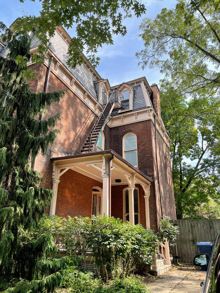 アレンタウン（Allentown）中の建物の外にある階段