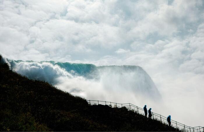アメリカ滝の向かって左にある階段