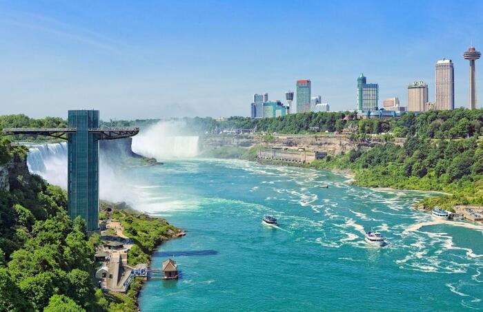 左の建物がプロスペクト・ポイント