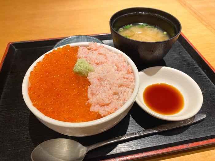 かにいくら丼