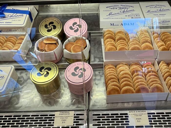 老舗メゾンアダムの元祖マカロン（マカロン・バスク）
