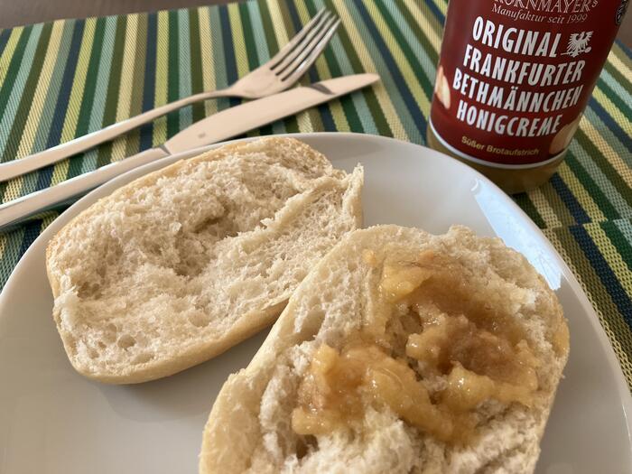 アーモンドの食感もいい。マフィンの中に入れてアクセントにしても！