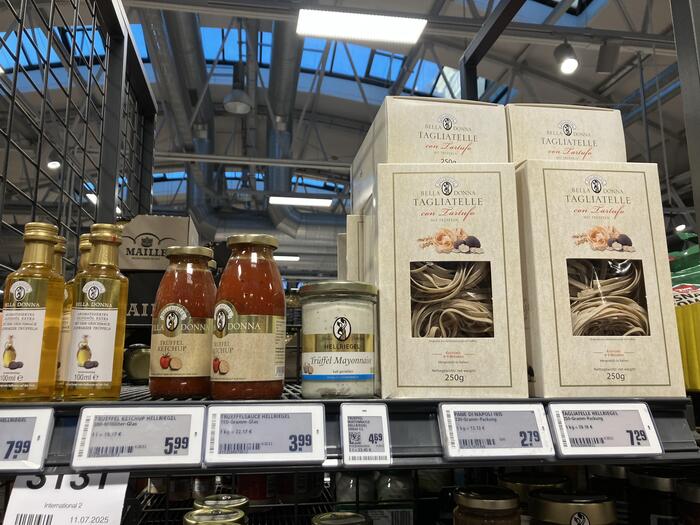 スーパーのREWEで扱われている同シリーズ。ケチャップやマヨネーズ、タリアテッレもトリュフ入り！