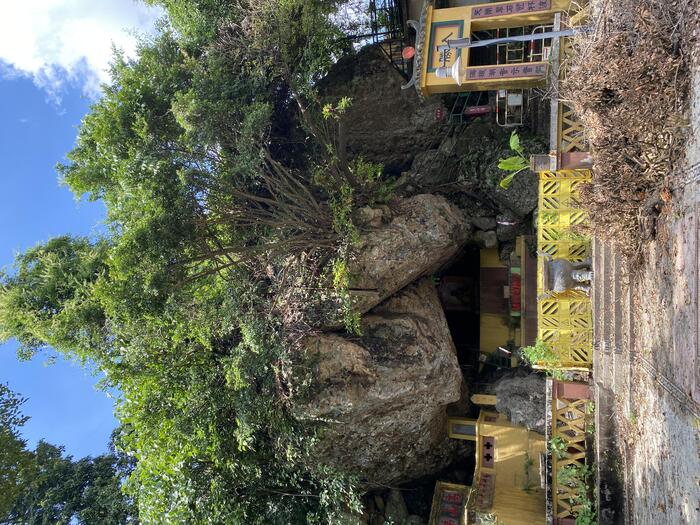 香港に仏教を伝えた杯渡禅師を祀った洞窟「杯渡岩」