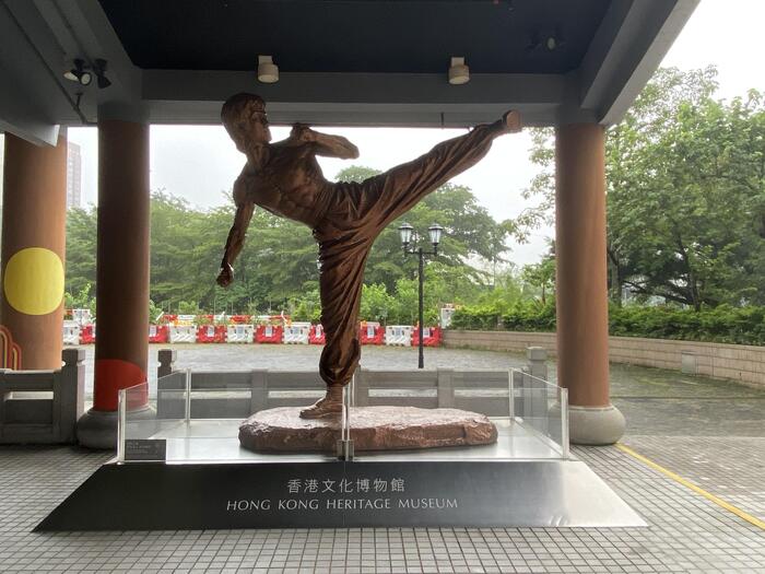 香港文化博物館の躍動感あふれるブルース・リー