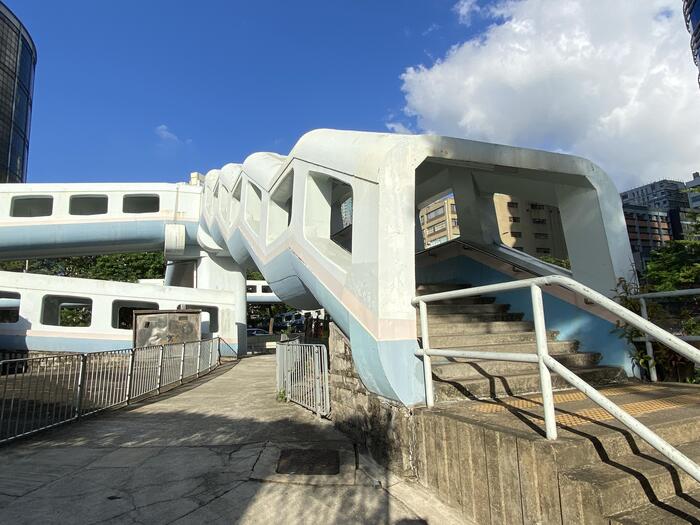 パステルカラーが特徴的な志明橋