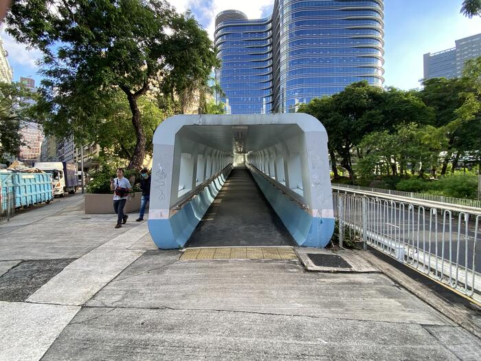 パステルカラーが特徴的な志明橋