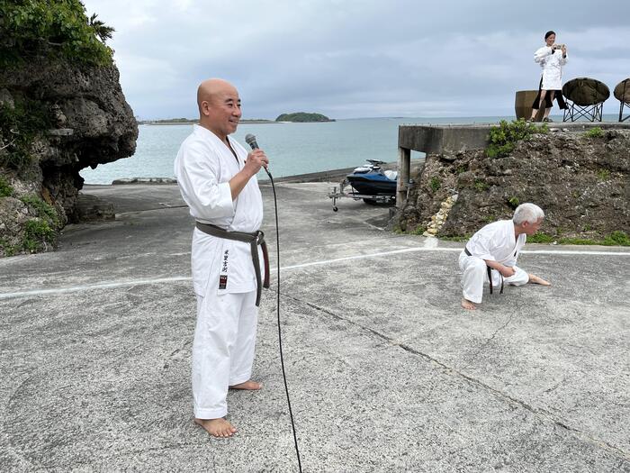 南城市無人島を貸切る海外VIPに空手指導する米里師範