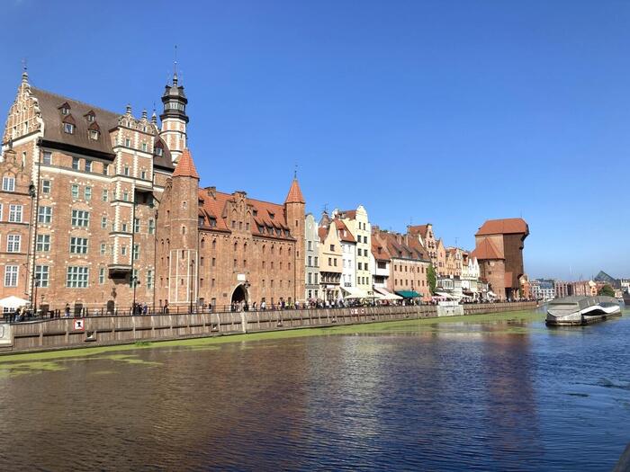 モトワヴァ運河に姿を映す建築群は絵葉書のような眺め