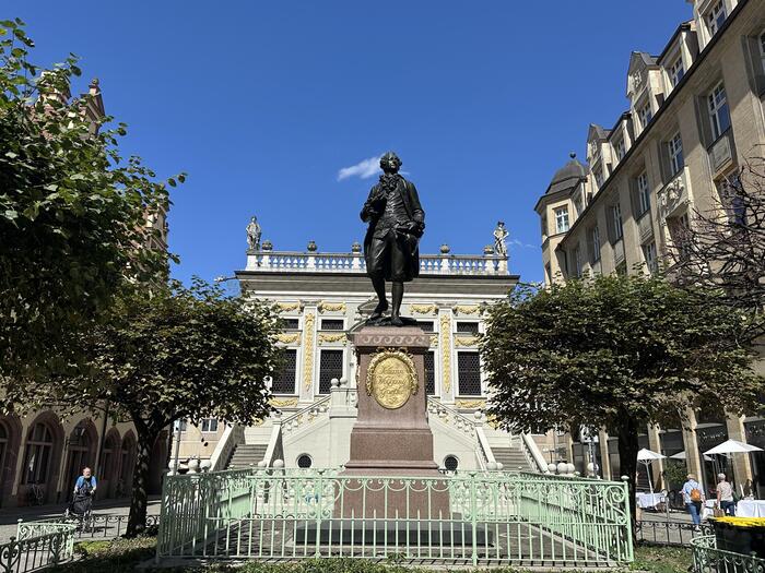 12+ライプツィヒ_ゲーテ像.jpg