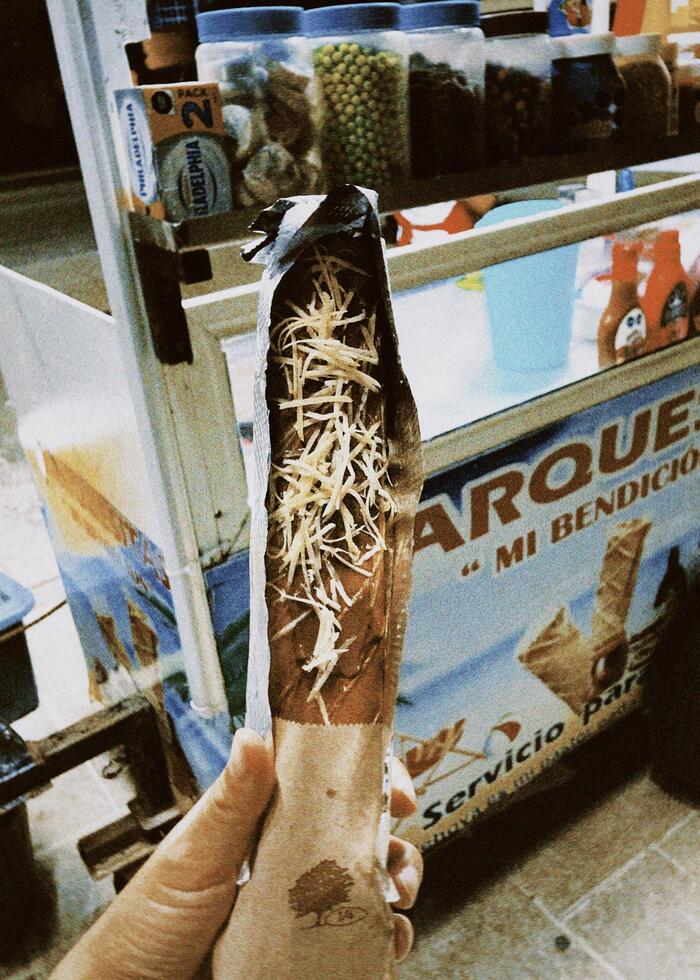 スティック状の気軽に食べられるスナックです