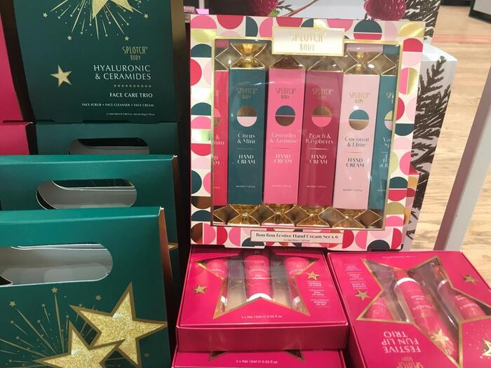 cosme　見た目も楽しい！クリスマスコスメ